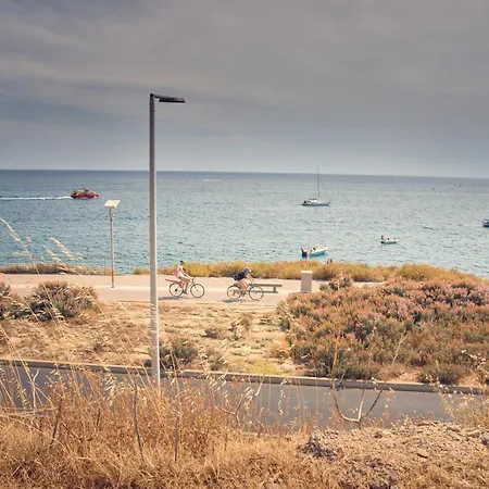 Villa With Pool & Access *