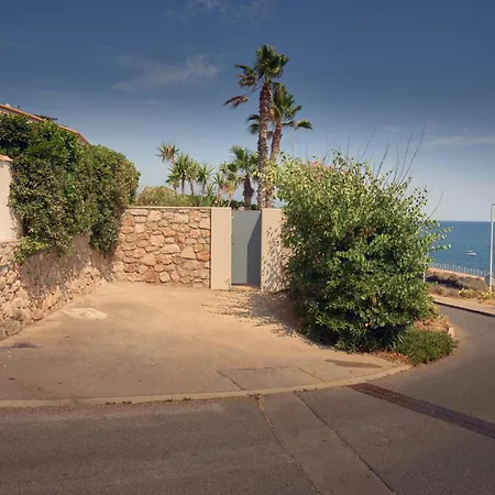 Villa With Pool & Access *