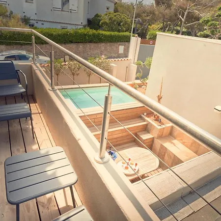 Villa With Pool & Access *