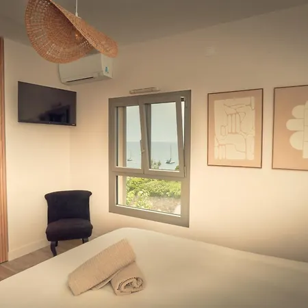 With Pool & Access Villa Sète