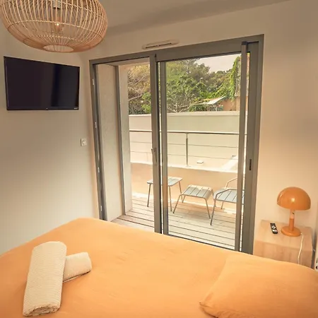 With Pool & Access Sète